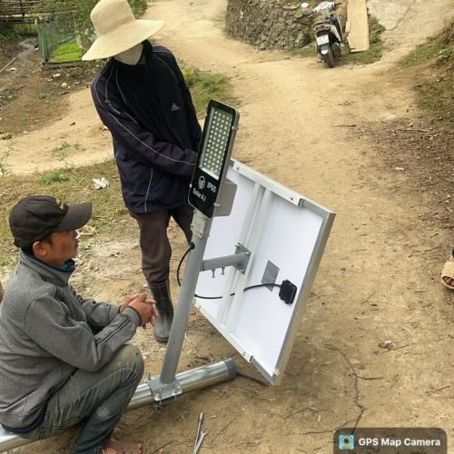 ĐÈN BÀN CHẢI NĂNG LƯỢNG MẶT TRỜI
