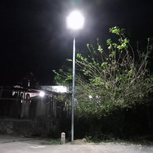 ĐÈN BÀN CHẢI NĂNG LƯỢNG MẶT TRỜI